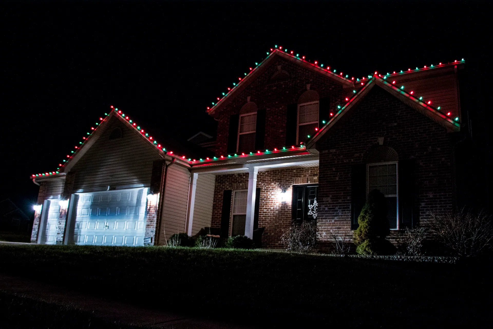 Roof Christmas light installation in Central Texas